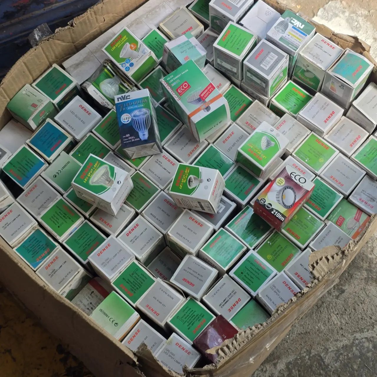 Lámparas LED en caja - imagen 3