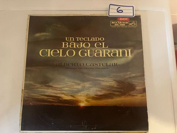 Lote de 3 Vinilos de Folklore Latinoamericano: Alberto Castelán, Los Coyas, Yamandú y Guazú Hnos. Gamarra - imagen 1
