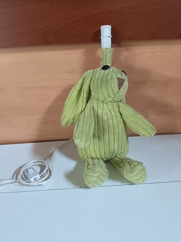 Lámpara de Peluche Conejo Verde con Cable y Interruptor