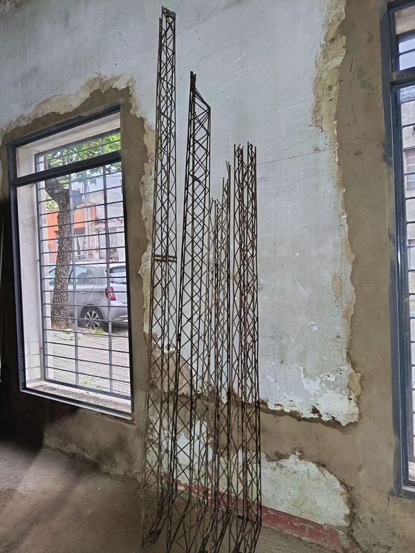 Lote de 4 Serchas Metálicas: 2 Cuadradas y 2 Triangulares - imagen 1
