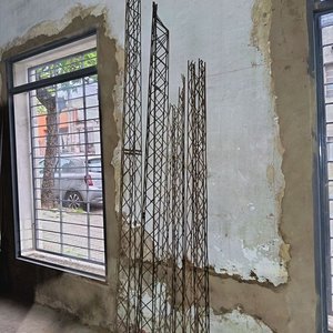 Lote siguiente: Lote de 4 Serchas Metálicas: 2 Cuadradas y 2 Triangulares