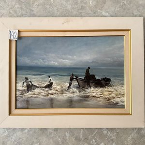 Lote siguiente: Cuadro al óleo "Pesca en la Orilla" con marco blanco 80x60 cm