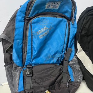 Dos Mochilas y Cinco Carteras Variadas - imagen 2