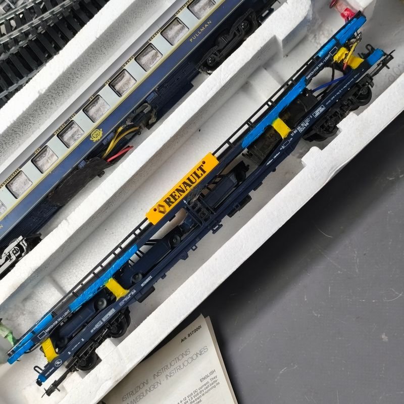 Colección de trenes modelo en HO escala con detalles y características - imagen 11
