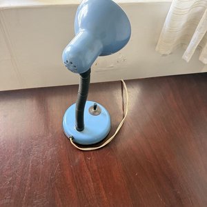 Lámpara de Escritorio Azul Metálica con Cuello Flexible - imagen 2