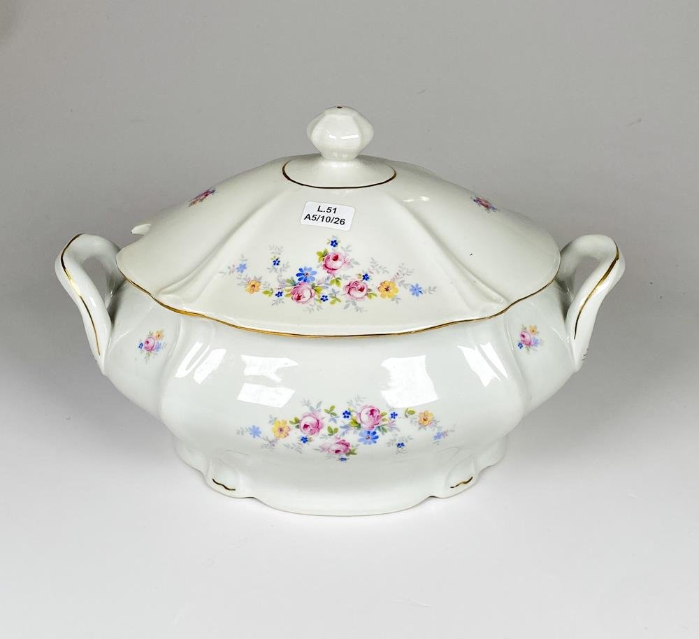 Sopera de porcelana checa con tapa, decoración floral