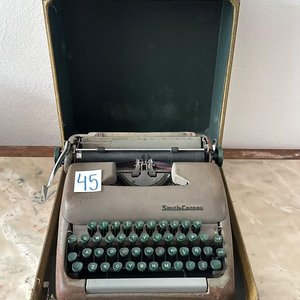 Máquina de Escribir Smith-Corona Portátil con Estuche - imagen 2