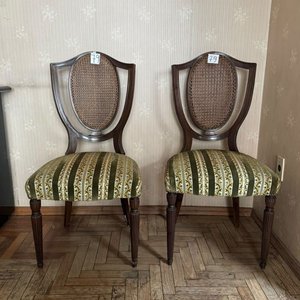 Par de Sillas Estilo Inglés con Respaldo de Esterilla y Tapizado Original - imagen 2