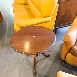 Sillón Individual de Cuero Naranja con Reposapiés y Mesa Auxiliar Redonda - imagen 4