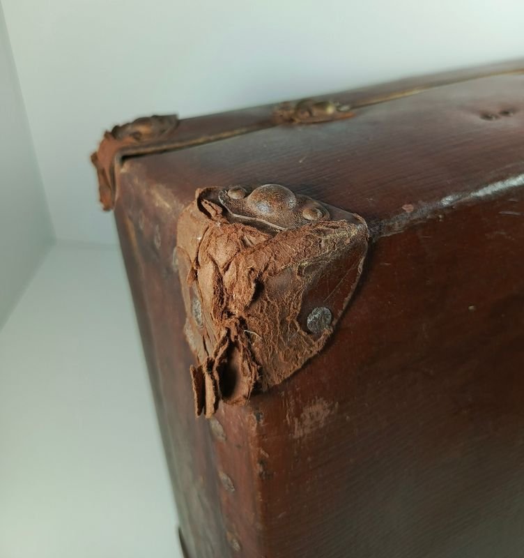Valija de viaje en símil cuero con remaches y apliques - imagen 2