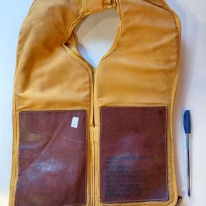 Lote siguiente: Chaleco Salvavidas Piloto Americano Segunda Guerra Mundial B-5 Mae West Original