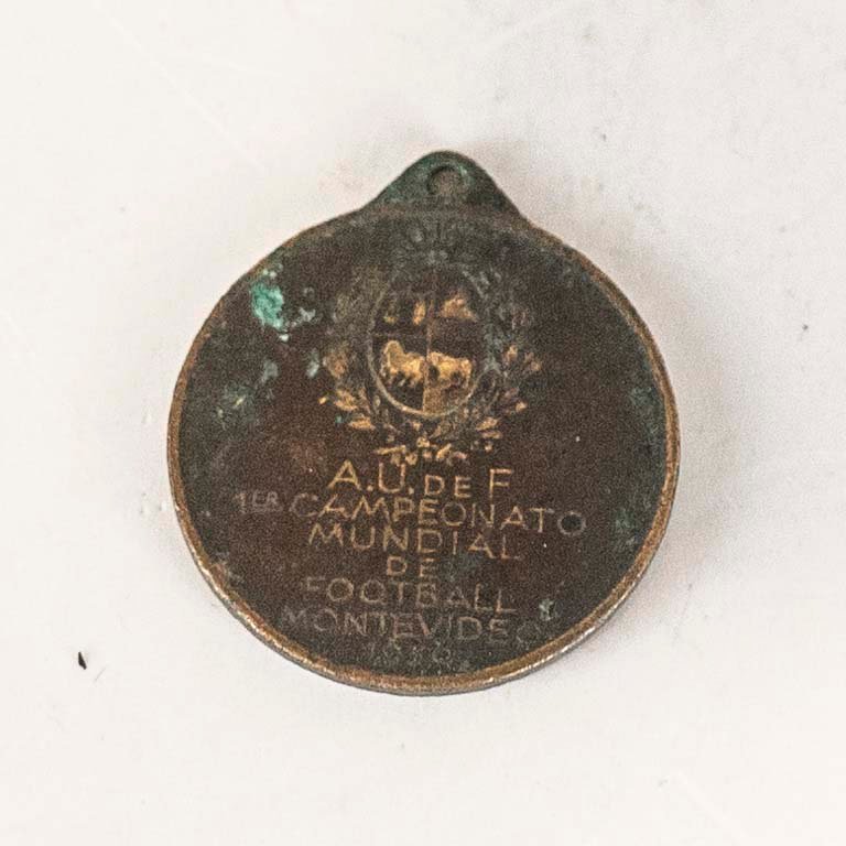 Lote siguiente: Medalla de Fútbol Uruguayo 1930