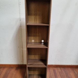 Lote siguiente: Estantería Castaño de 4 Niveles (37x25x151 cm)