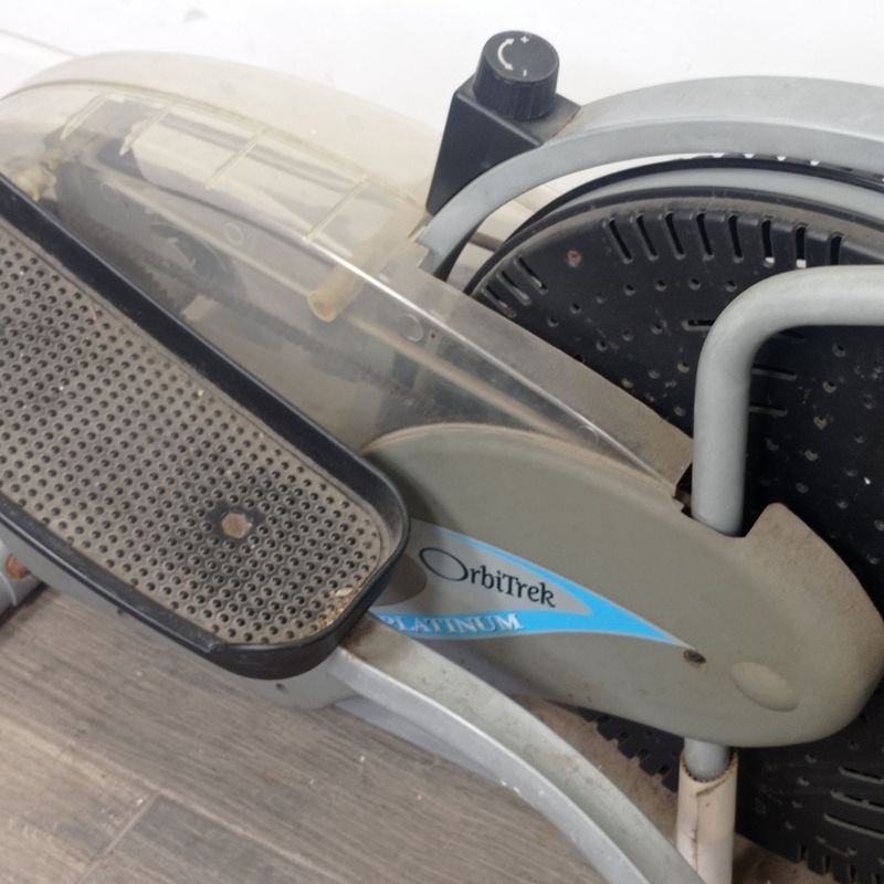 Elíptica de entrenamiento marca Orbitrek Platinum en excelente estado - imagen 2
