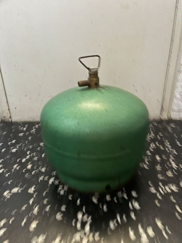 Lote anterior: Garrafa de metal verde en buen estado