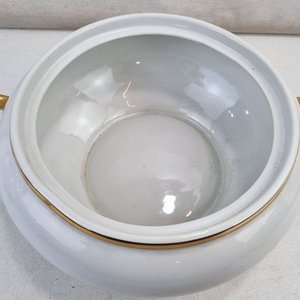 Sopera de Porcelana Blanca OLIMOS con Detalles Dorados - Industria Uruguaya - imagen 2