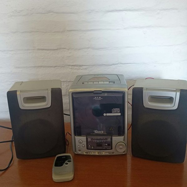 Equipo de Sonido Hi-Tech con Parlantes y Control Remoto