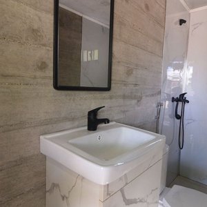 Baño Móvil Prefabricado Completo con Lavabo, Inodoro y Calentador - imagen 2