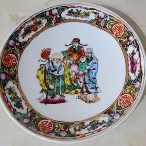 Platillo Decorativo de Porcelana China Pintado a Mano con los Tres Dioses Fu, Lu y Shou - imagen 3