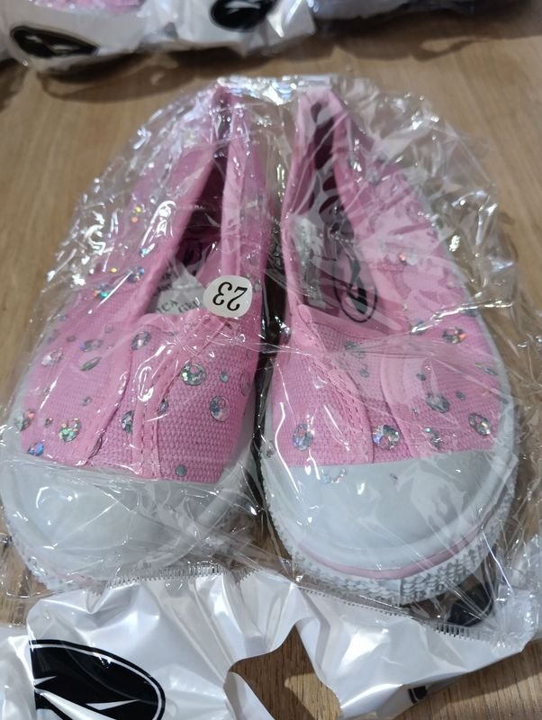 12 Pares de Zapatillas Rosadas para Niña con Brillos