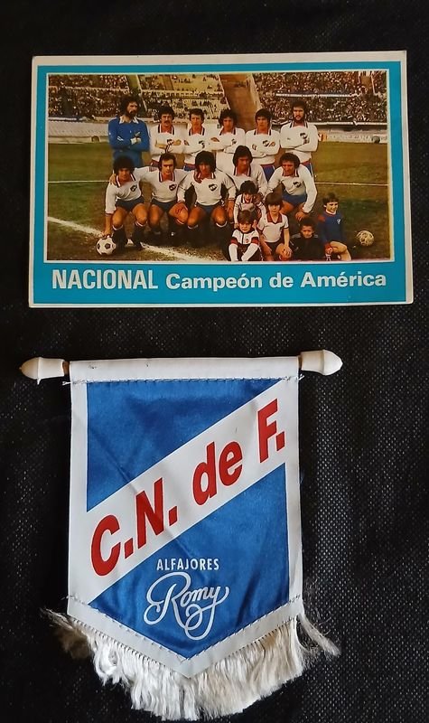 Banderín y Postal Vintage Club Nacional de Football "Campeón de América"