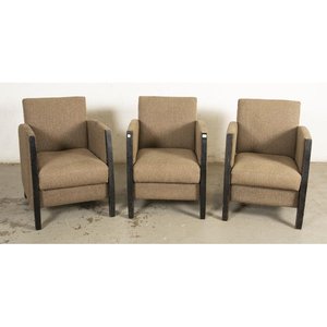 Lote anterior: Tres Sillones Tapizados en Tela Gris con Estructura de Madera
