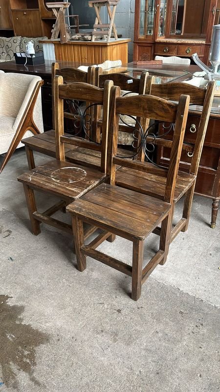Sillas de madera con respaldos metálicos - imagen 2