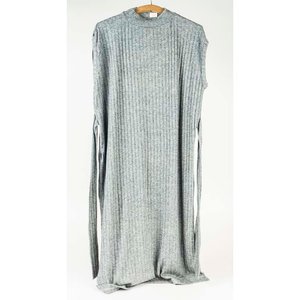 Lote siguiente: Vestido Tejido Gris Largo Alexandra Bahl Sin Talle