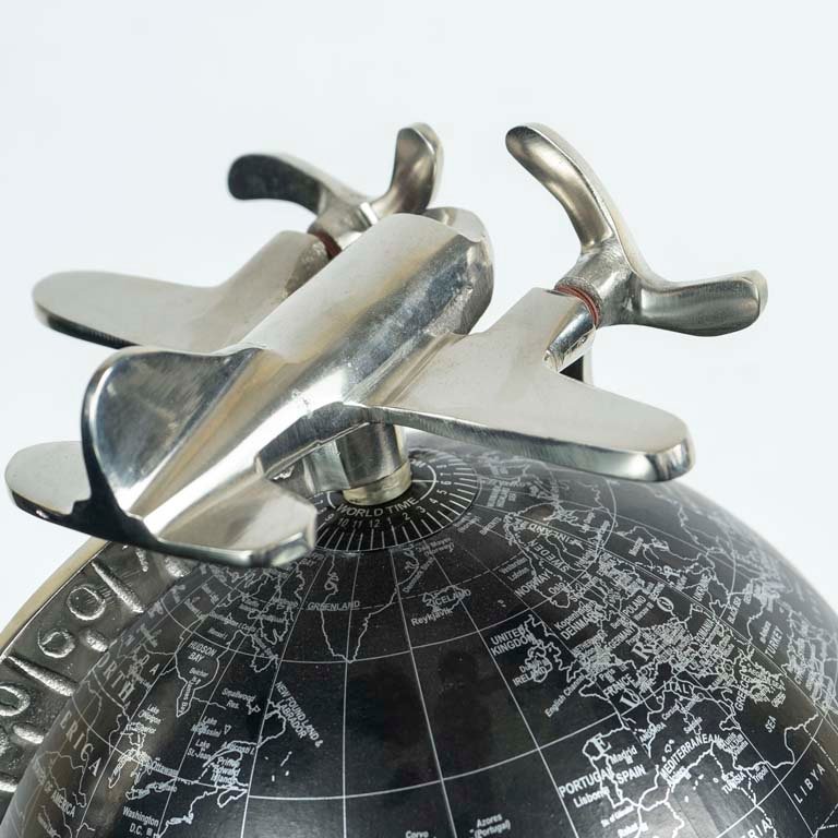 Globo terraqueo de metal con figura avión - imagen 2
