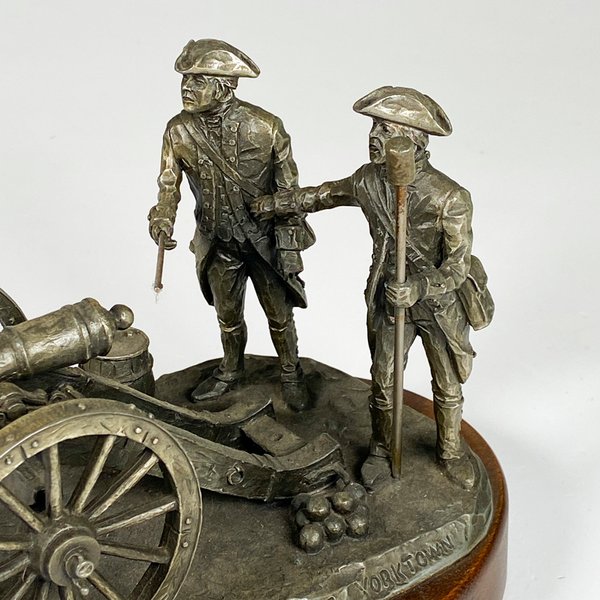 Bronce firmado con escultura de dos hombres y un tambor - imagen 2