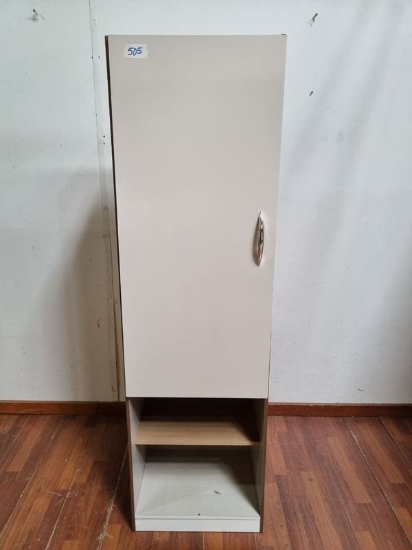 Mueble Auxiliar Blanco con Puerta y Estantes Abiertos