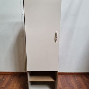 Lote anterior: Mueble Auxiliar Blanco con Puerta y Estantes Abiertos