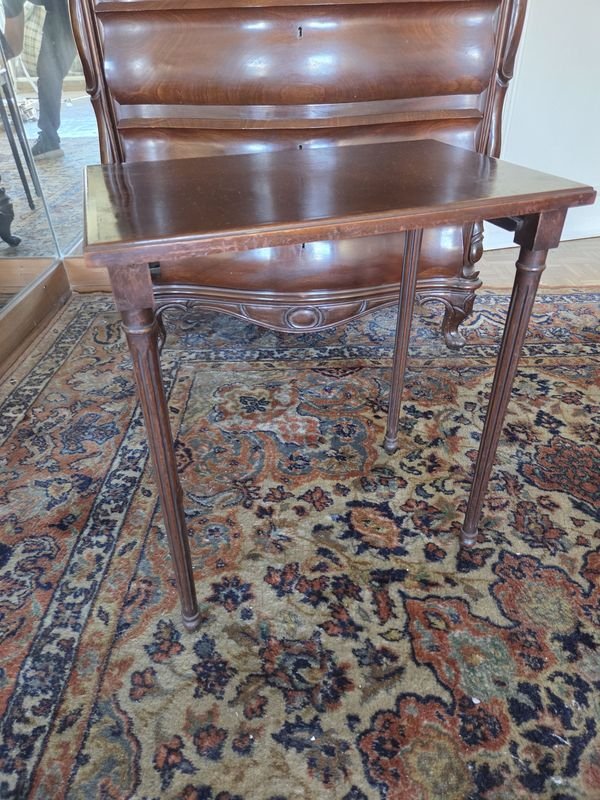 Mesa inglesa de madera con patrones y estilo clásico - imagen 5