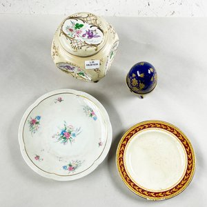 Cuatro piezas, cofre de huevos en porcelana, platos para postre  Limoge e inglés, alhajero en porcelana - imagen 2