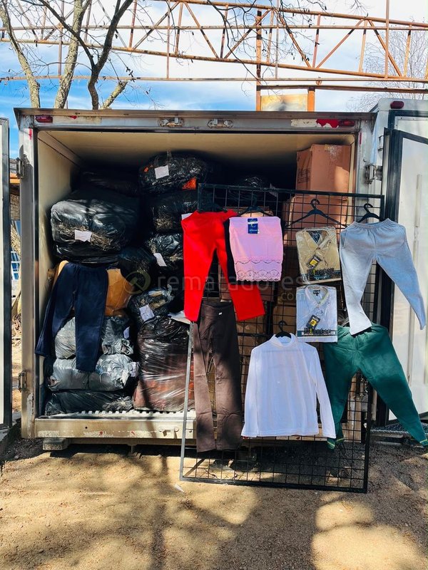 Lote de Ropa Variada para Mujer y Hombre