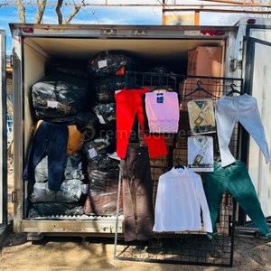 Lote siguiente: Lote de Ropa Variada para Mujer y Hombre
