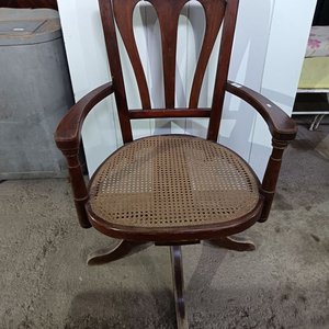 Sillón Giratorio Antiguo de Madera con Asiento de Caña - imagen 6