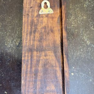 Organizador de Llaves Decorativo de Madera Oscura con Adorno Floral - imagen 2
