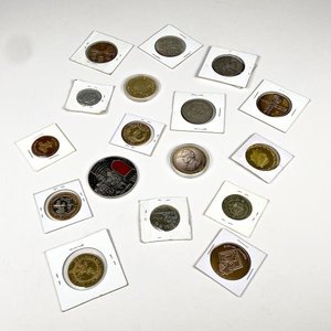 Lote de 18 Monedas Conmemorativas Diversas - imagen 1