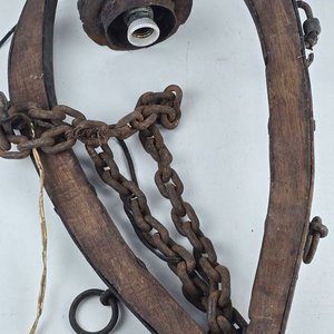 Lámpara Rústica Artesanal con Yugo y Cadena - imagen 6
