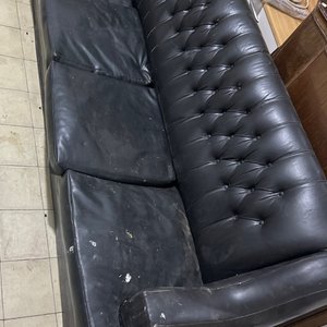 Lote siguiente: Sofá 