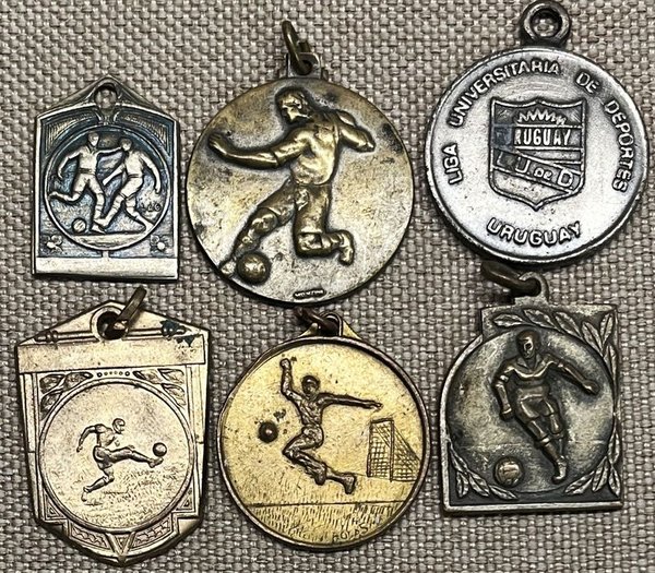 Lote de 6 Medallas Antiguas de Fútbol Uruguayo