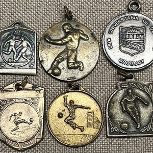 Lote anterior: Lote de 6 Medallas Antiguas de Fútbol Uruguayo