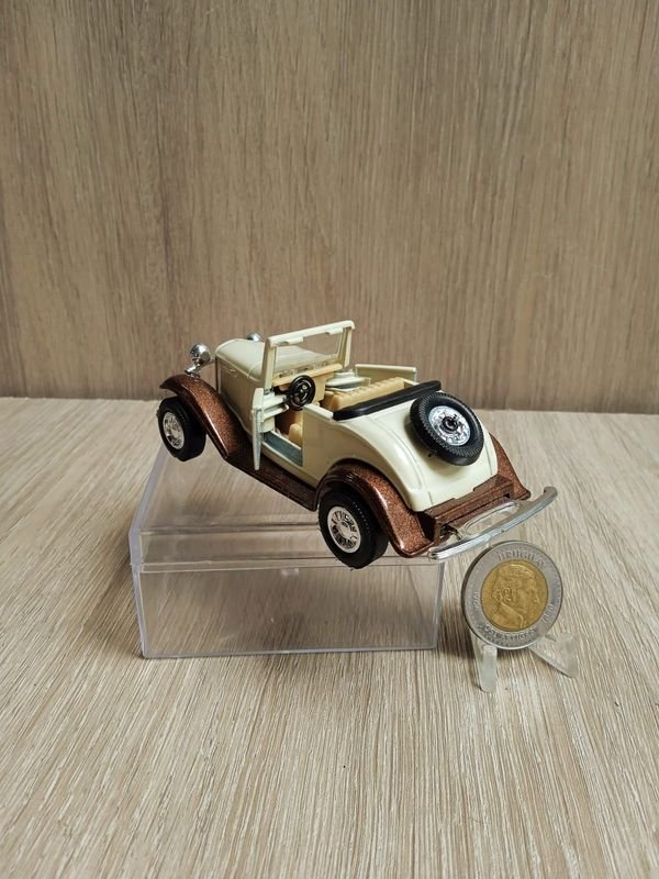 Modelo de Carro en Metal a Escala 1/36 - imagen 2