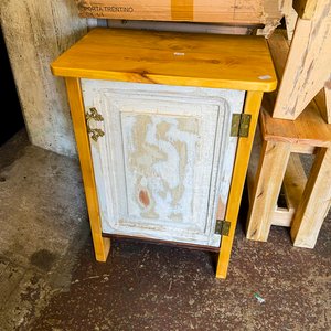 Lote anterior: Mesa Auxiliar Antigua con Puerta y Detalle Vintage
