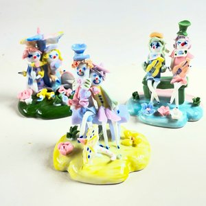 Lote de Figuras de Porcelana: Parejas de Payasos Sentados - imagen 1