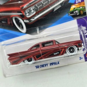 Hot Wheels '59 Chevy Impala Rojo y Negro - imagen 2
