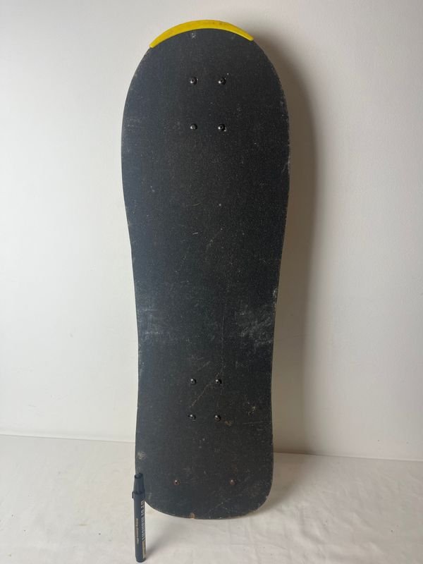 Lote siguiente: Patín de Skate con Diseño Colorido