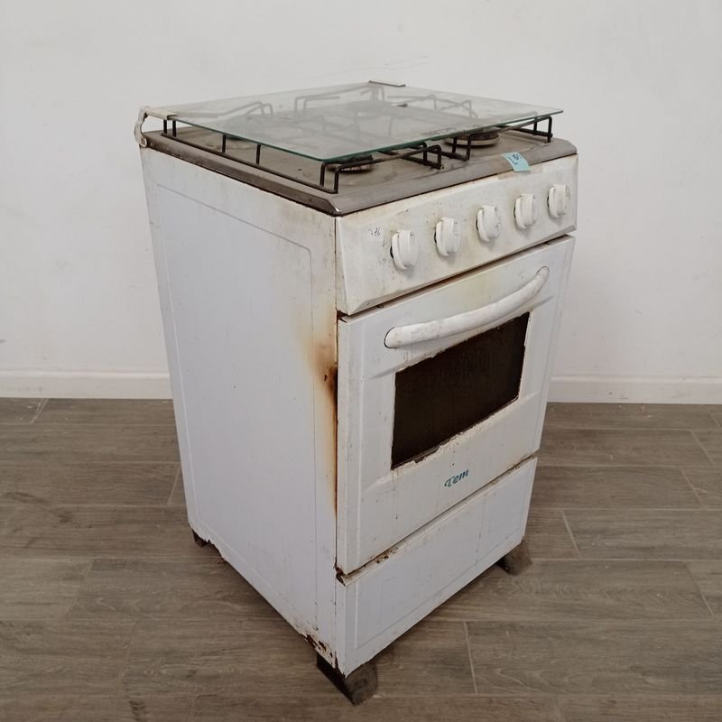 Cocina a gas de 4 hornallas marca Tem, en mal estado - imagen 5