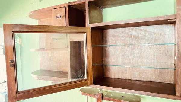ESTANTERIA DE COLGAR CON CRISTALERO - imagen 4